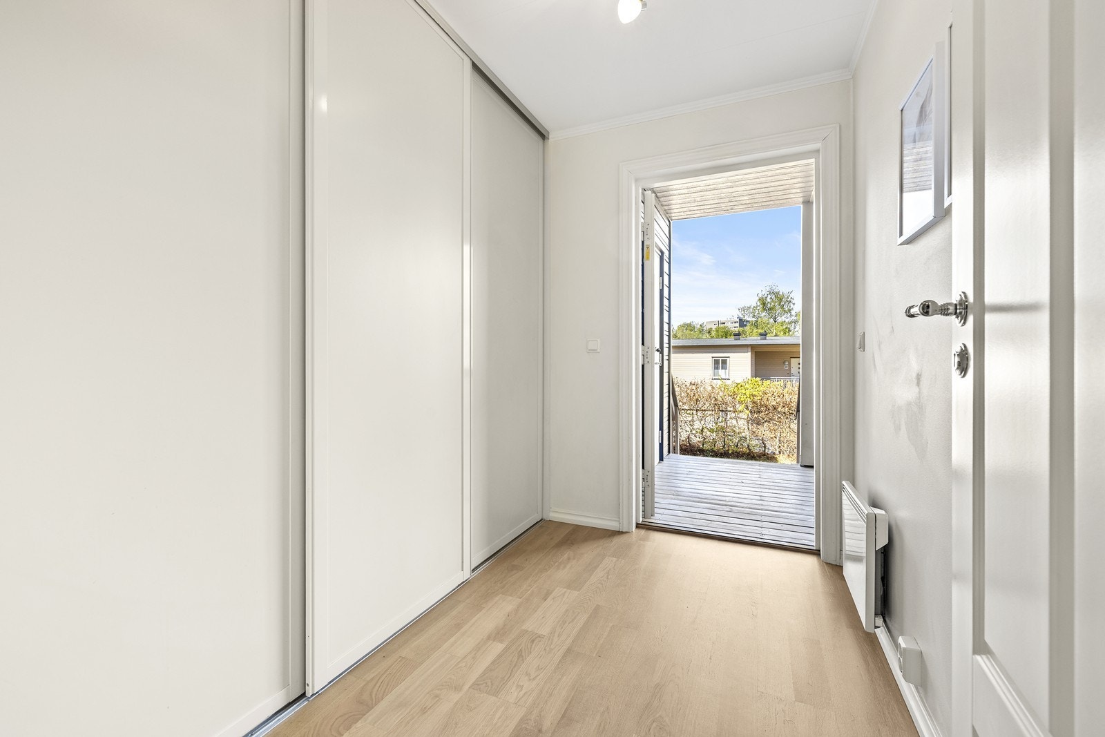 Fra inngangspartiet er det direkte tilgang til trappegangen som binder etasjene sammen. Galleribilde