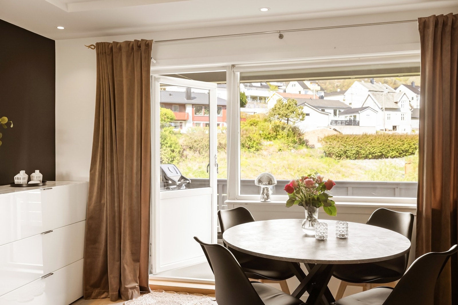 God plass til å samle venner og familie i leiligheten. Galleribilde
