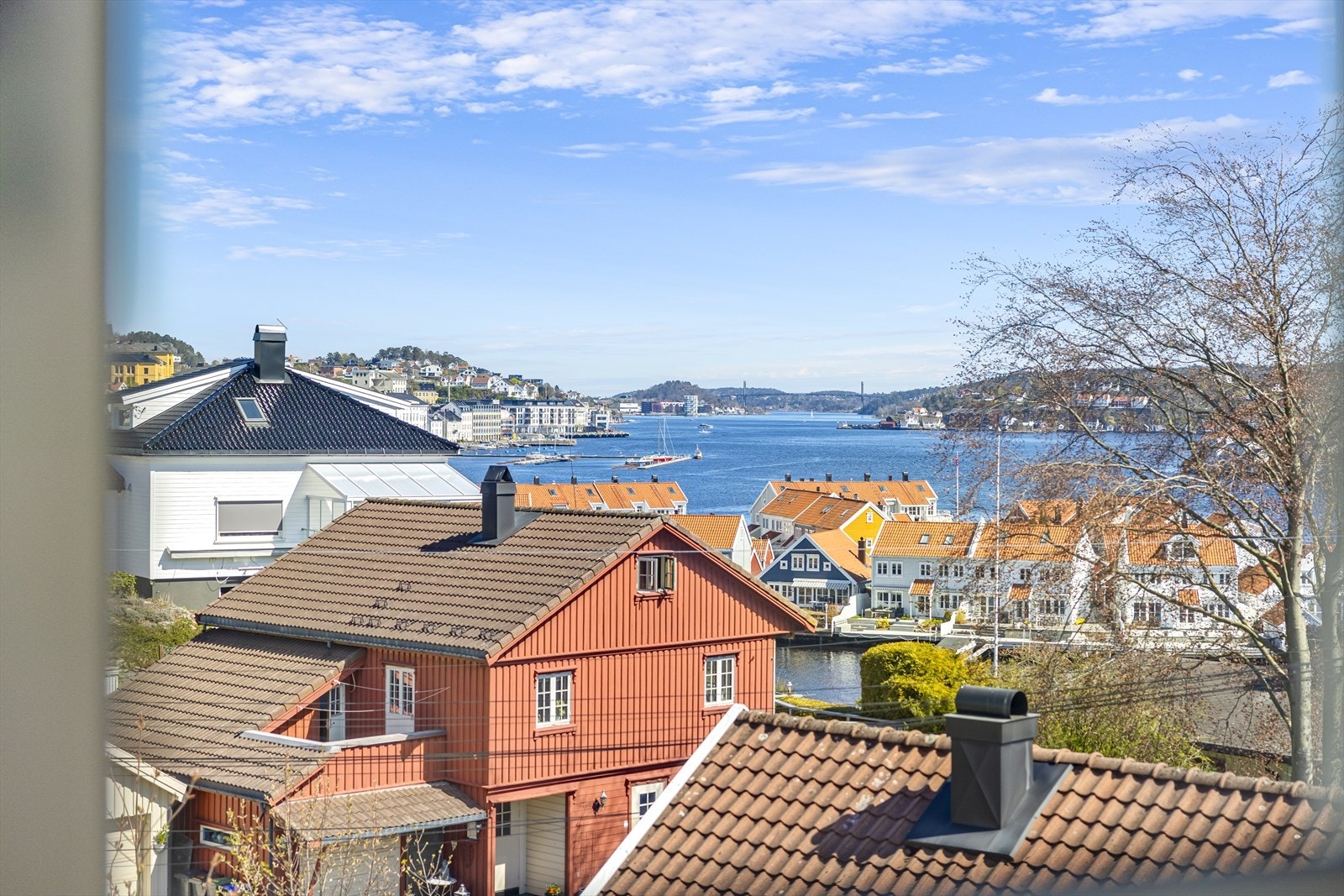 Utsikt mot Arendal sentrum og Tromøysund Galleribilde