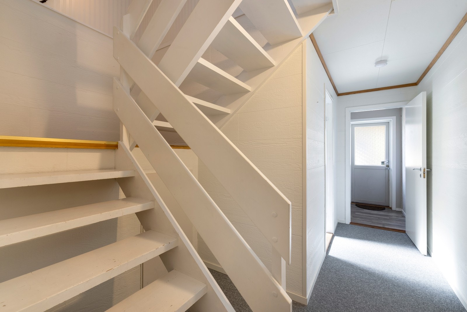 I hoveddelens del av underetasjen finner du primært vaskerom og lagringsplass. Galleribilde