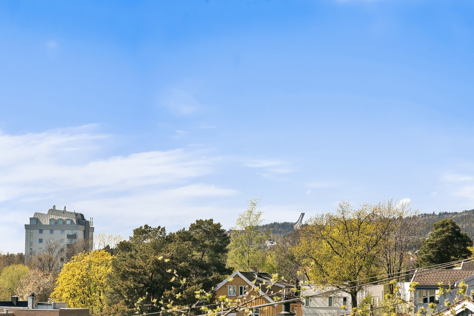 Nydelig utsikt fra balkongen mot Holmenkollen. Galleribilde