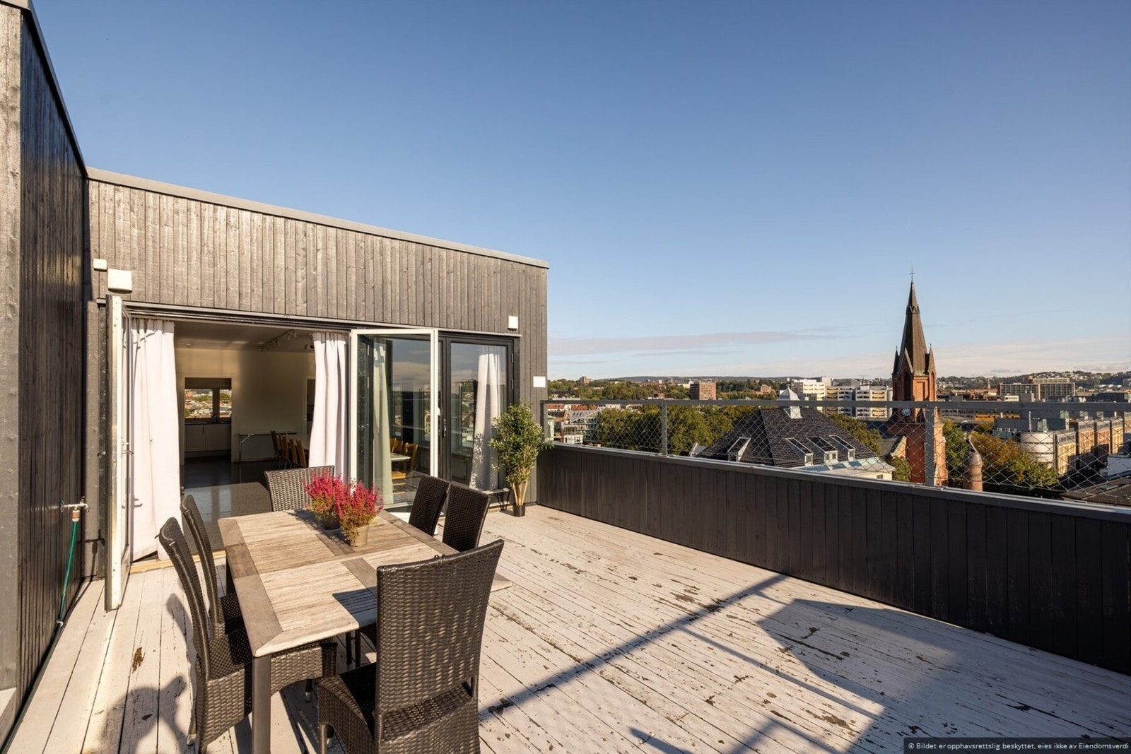 Felles takterrasse tilknyttet felles selskapsrom. Galleribilde
