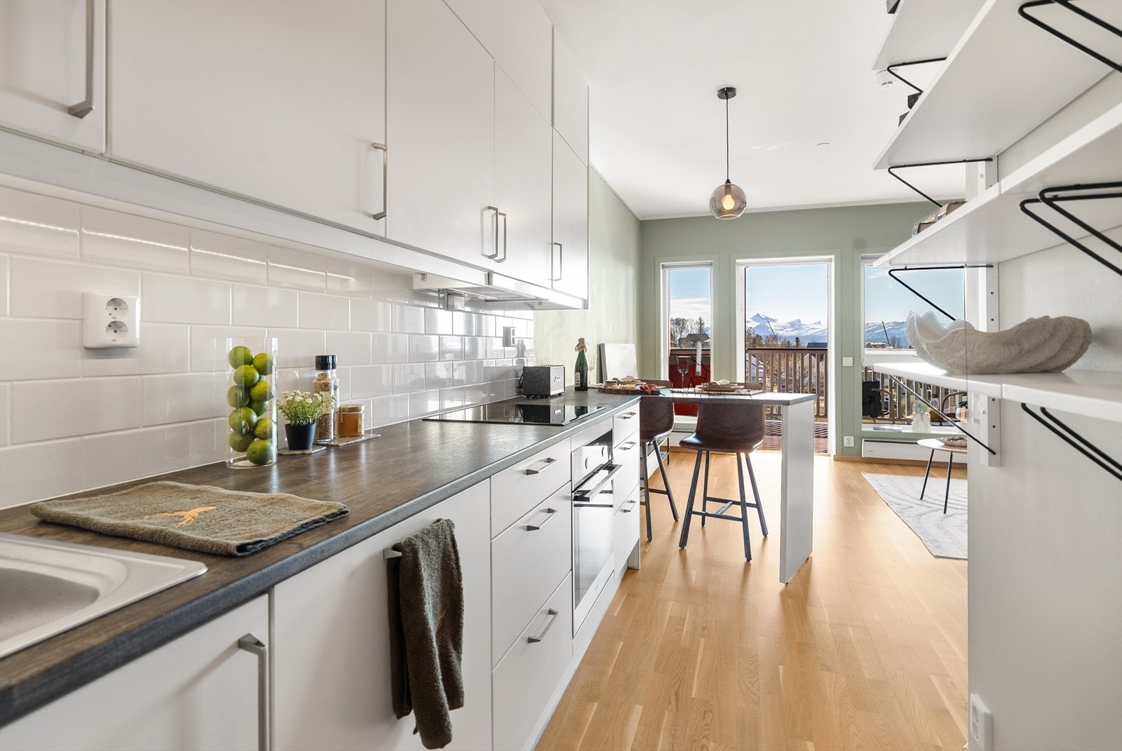 Arealeffektiv planløsning og god standard. Ingen TG3 i tilstandsrapport. Galleribilde