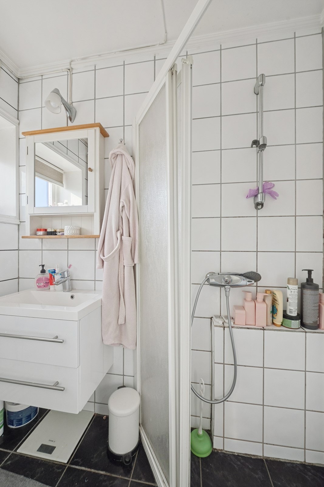 Med noen personlige detaljer kan badet bli både hyggelig og innbydende. Galleribilde