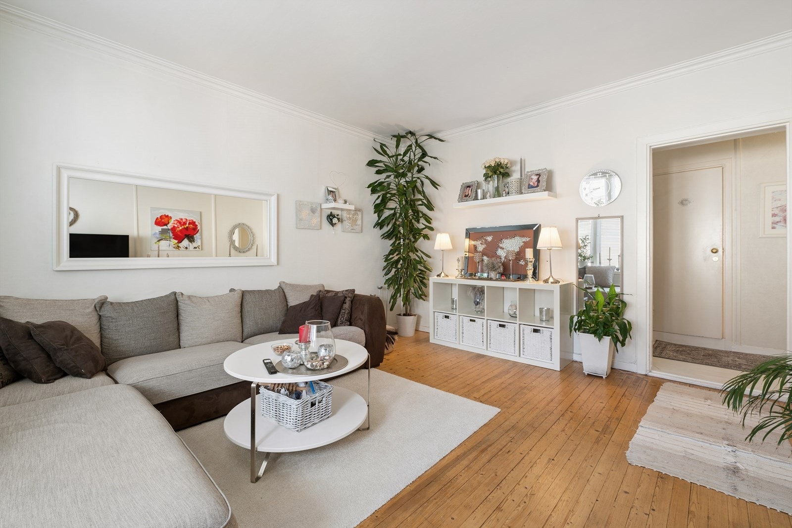 Her er det plass til både stillhet, latter og lange kvelder i sofaen. Galleribilde
