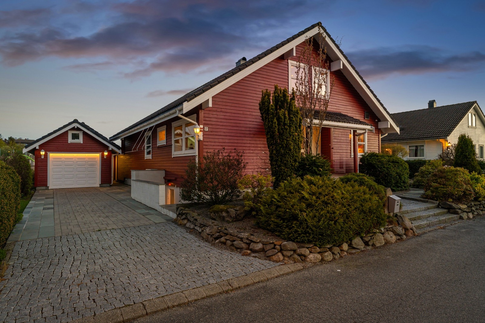 Uteområde får en helt egen ro og sjarm når mørket faller på. Galleribilde