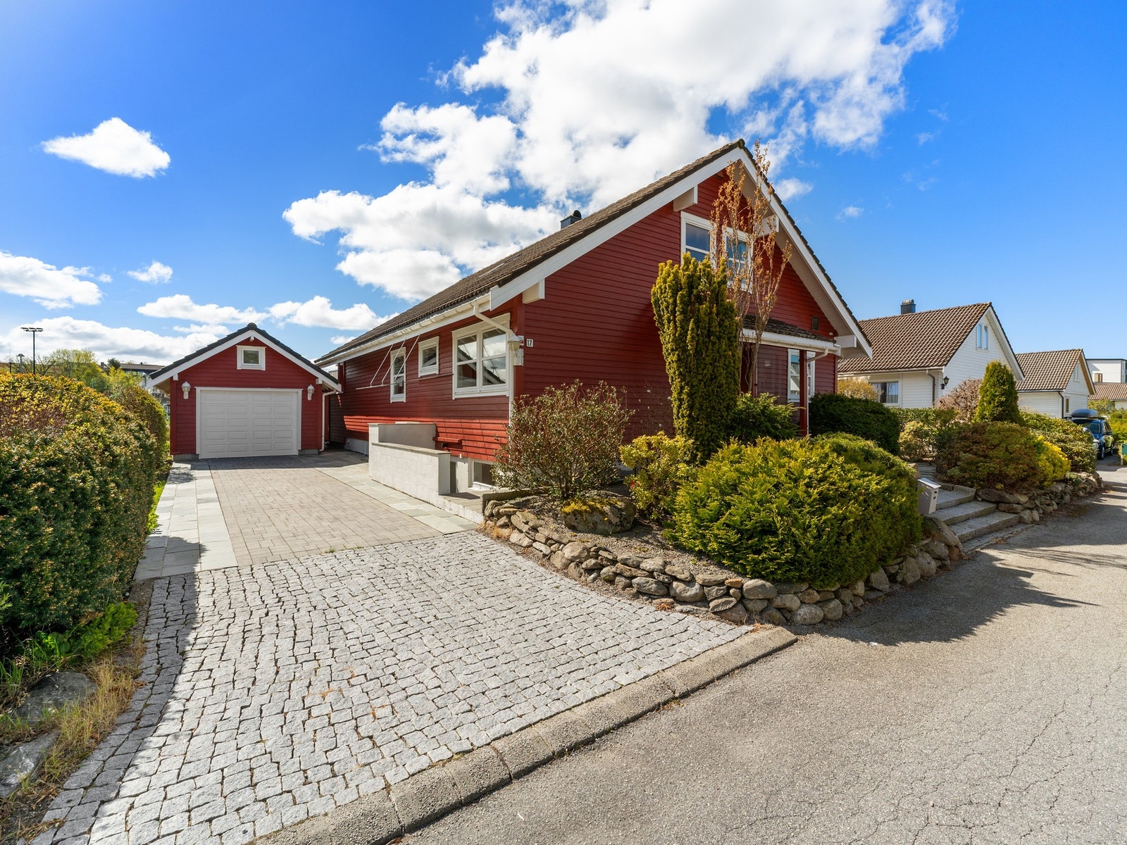 Dette er et ideelt hjem for deg som ønsker god plass og sentrumsnær beliggenhet. Galleribilde
