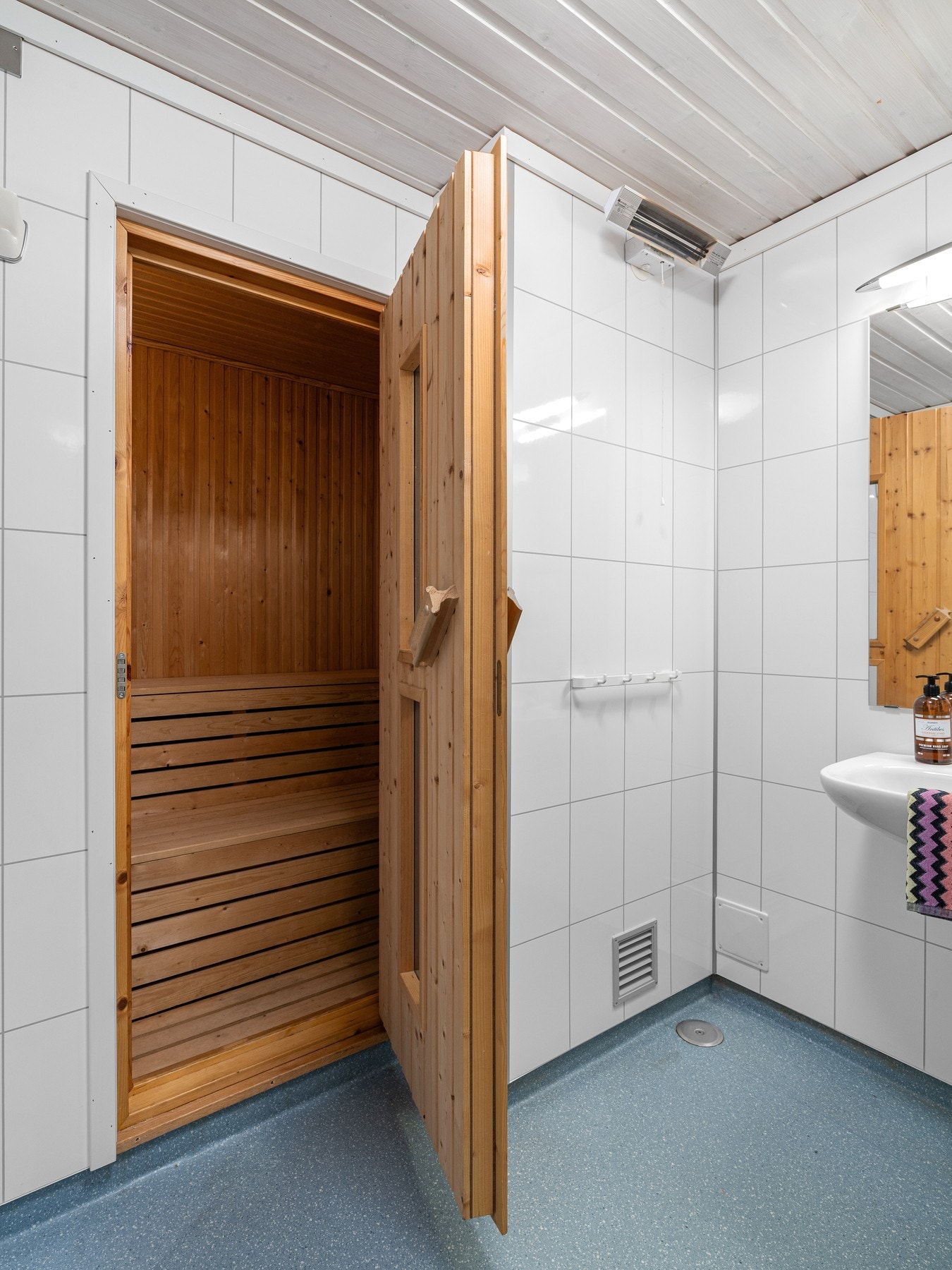 I tilknytning til badet finner du også boligens badstue. Galleribilde