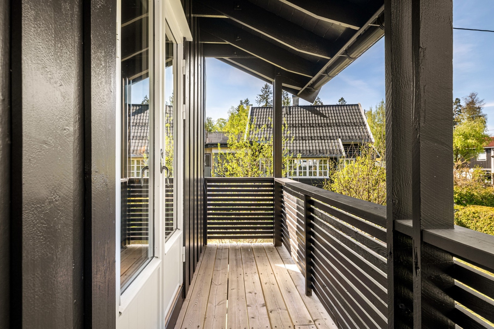 Balkongen har god plass til møblement. Galleribilde