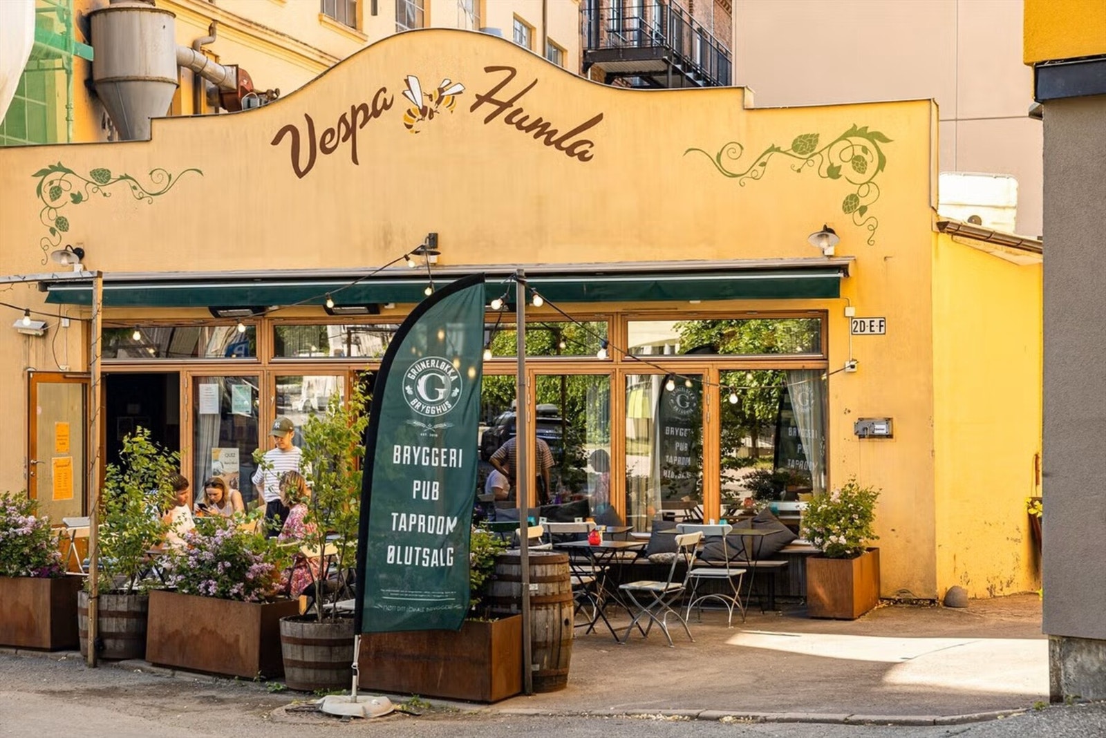 Populære Vespa&Humla ligger rett utenfor boligen. Galleribilde