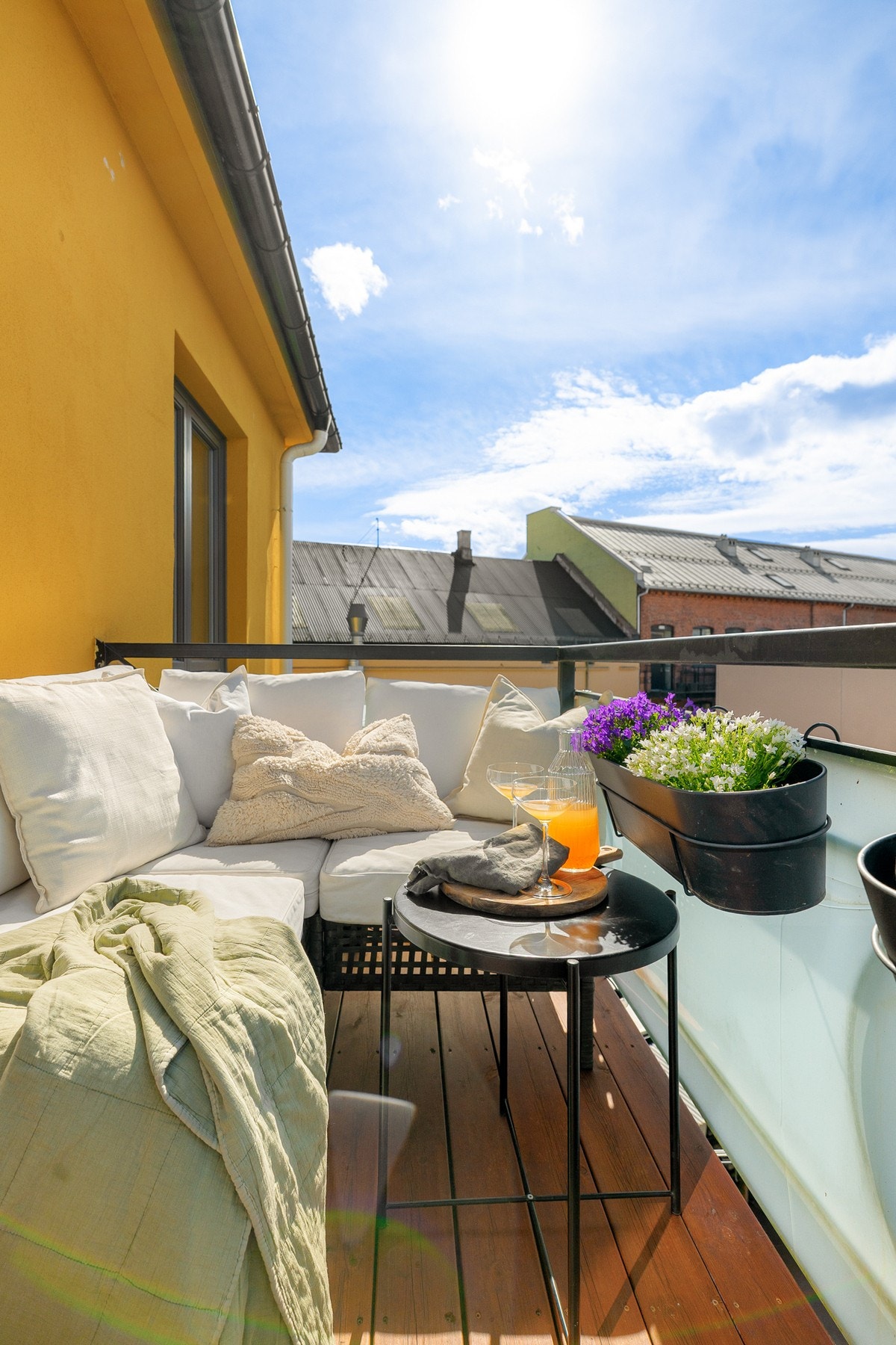 Balkong | Sol fra ca. 13 helt til ca. 22 .00 på sommertid. Galleribilde