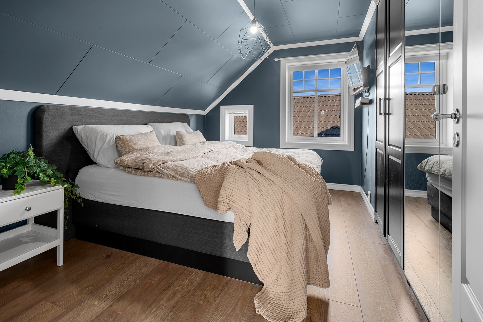 Hovedsoverom med garderobe Galleribilde