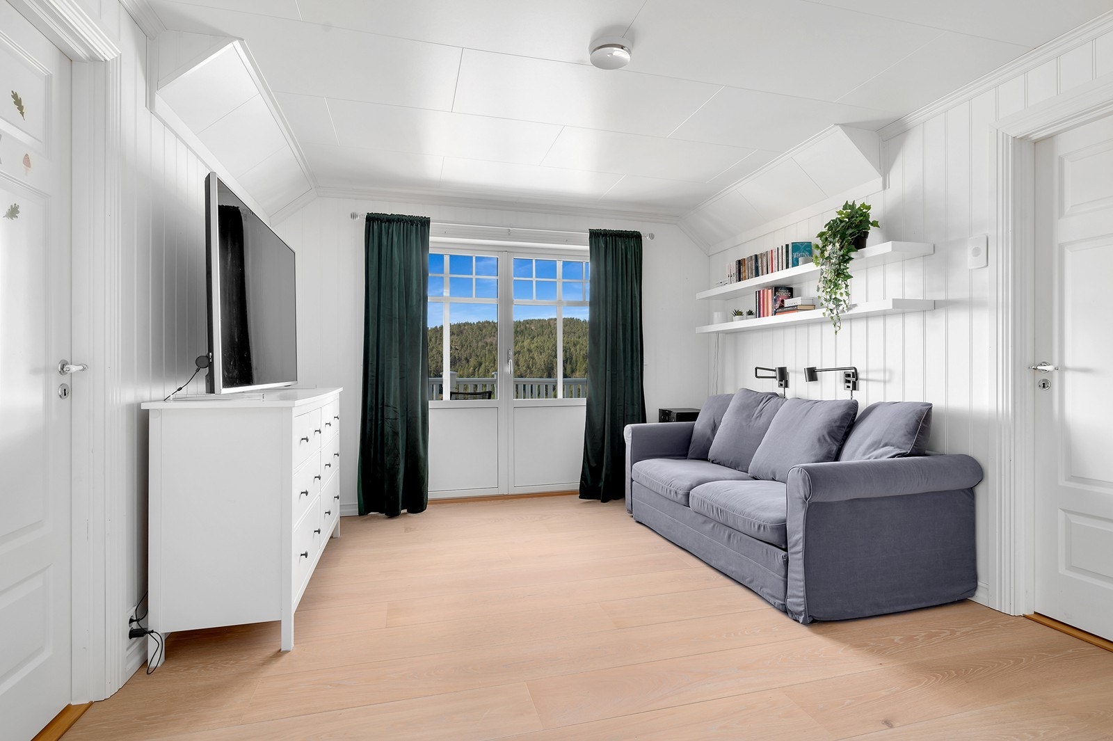 Fra loftstuen er det inngang til 3 soverom og baderom Galleribilde