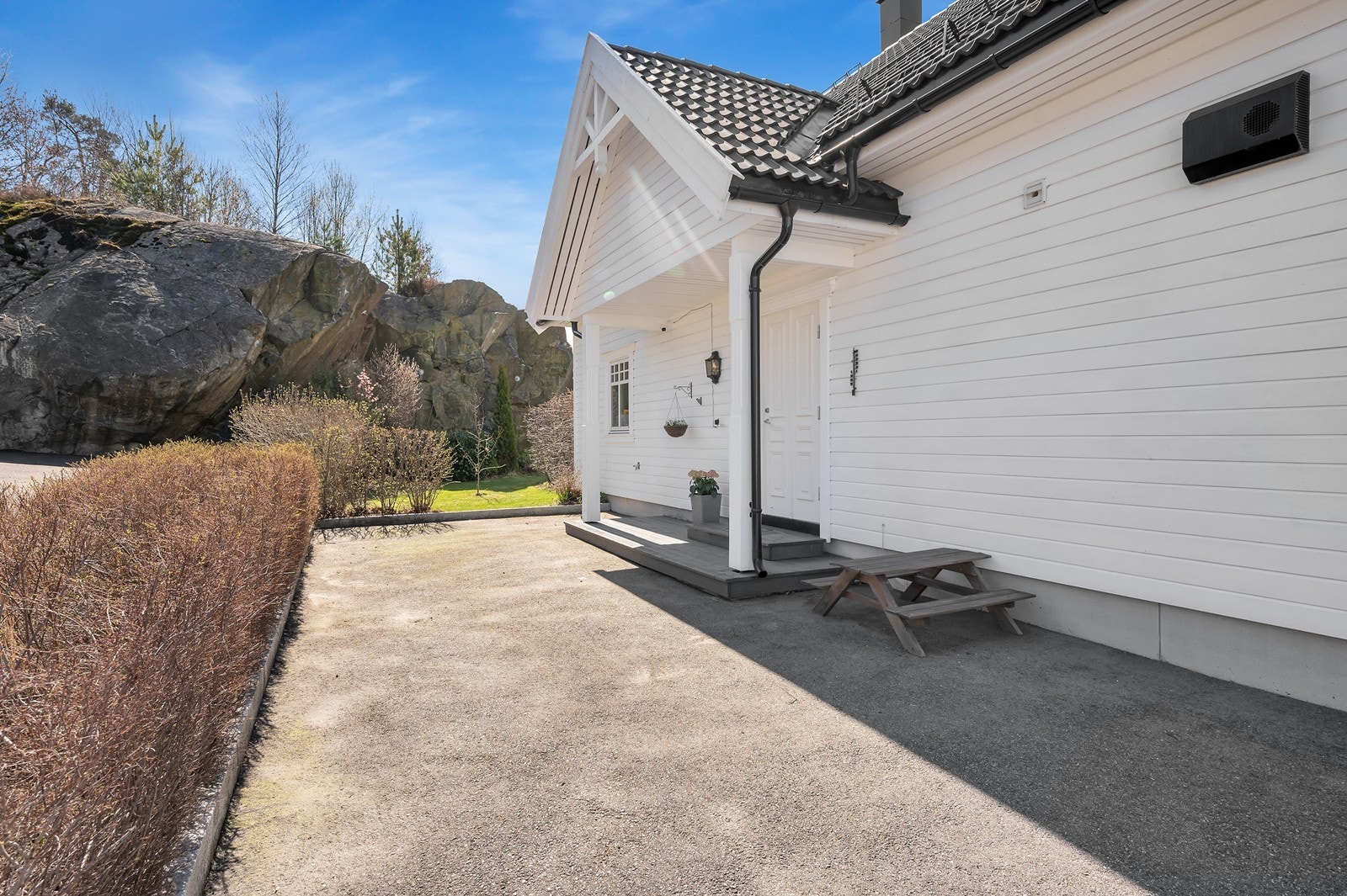 Området byr på fine turmuligheter året rundt, med skogsterreng, lysløyper og vann i umiddelbar nærhet Galleribilde