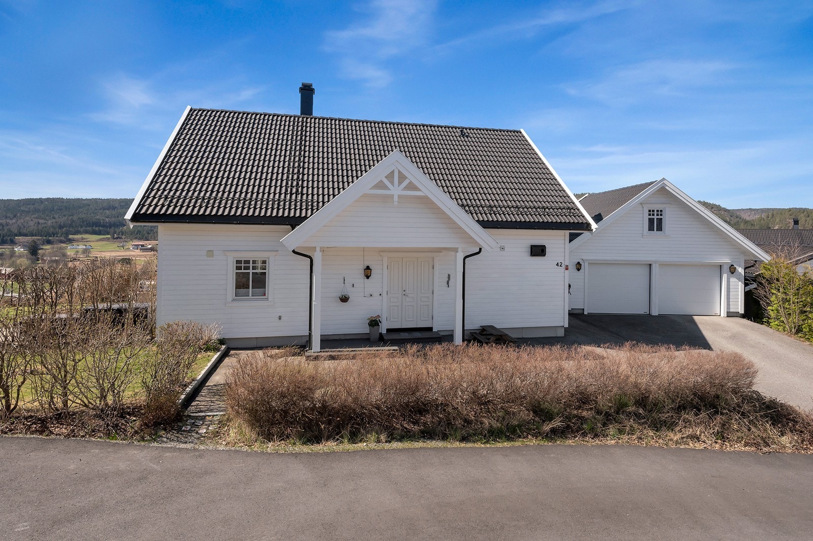 Eiendommen har en attraktiv beliggenhet med nærhet til både natur og sentrumsfunksjoner Galleribilde