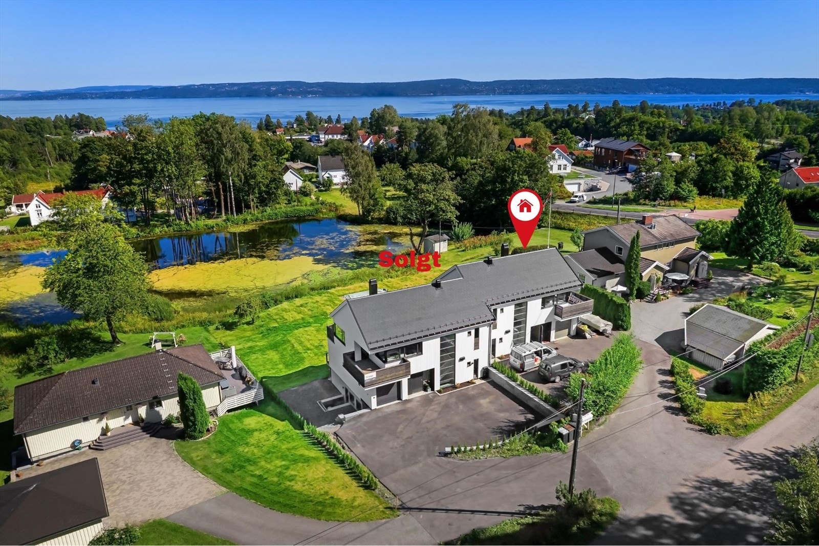 Sjøen og kystnaturen ligger i gangavstand og korrespondansen med hurtigbåten til Oslo gjør Vollen til et attraktivt alternativ for mange familier som ser etter bolig. Galleribilde