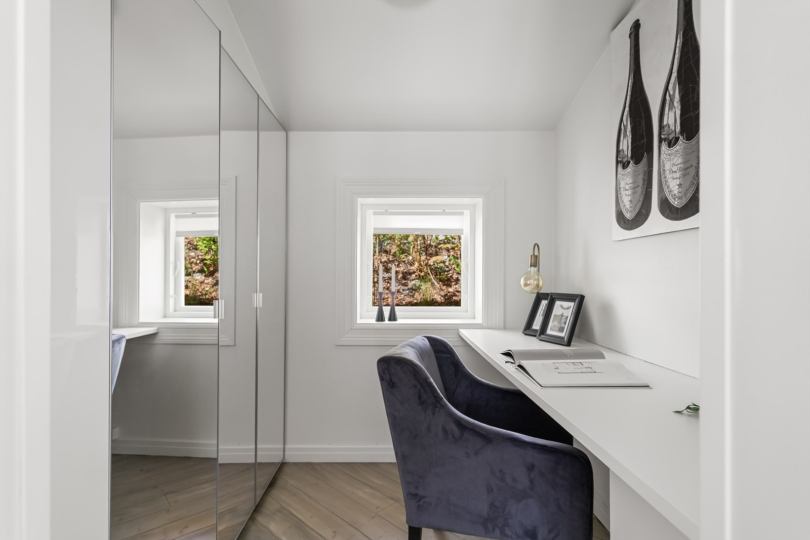 Alkove med garderobe og kontorplass. Galleribilde