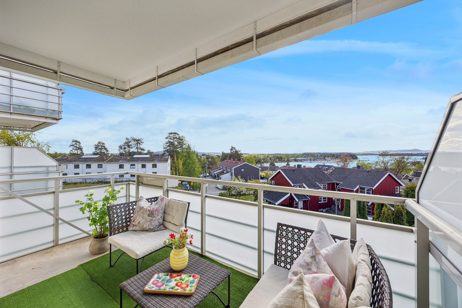 Med en attraktiv beliggenhet på Stabekk, plasserer Michelets vei 27A seg perfekt mellom det urbane og det naturskjønne. Galleribilde