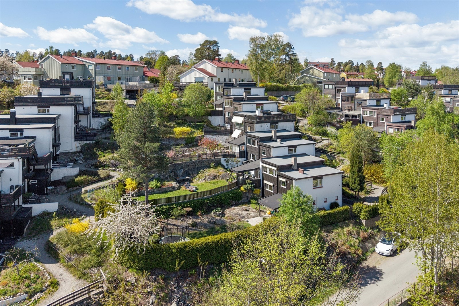 Svært sentral beliggenhet med kort gangavstand til bussholdeplass, Tangen senter, skoler og barnehager. Galleribilde