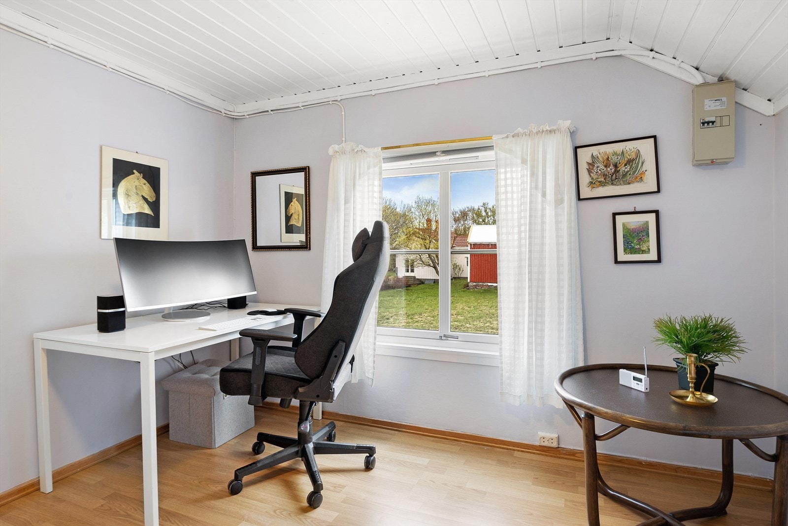 Soverom 2 byr på fleksible innredningsmuligheter og hyggelig lysinnslipp. Galleribilde