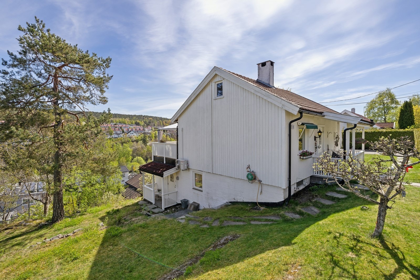 Eneboligen er oppført i 1948 og er godt vedlikeholdt opp igjennom. Galleribilde