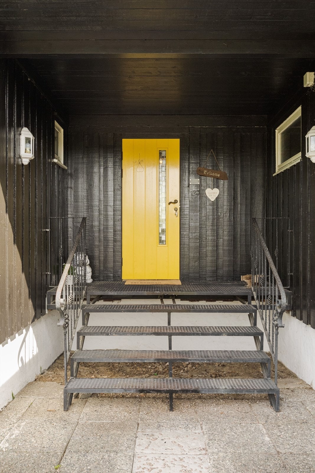 Inngangspartiet har takoverbygg og tar deg inn til gang. Galleribilde
