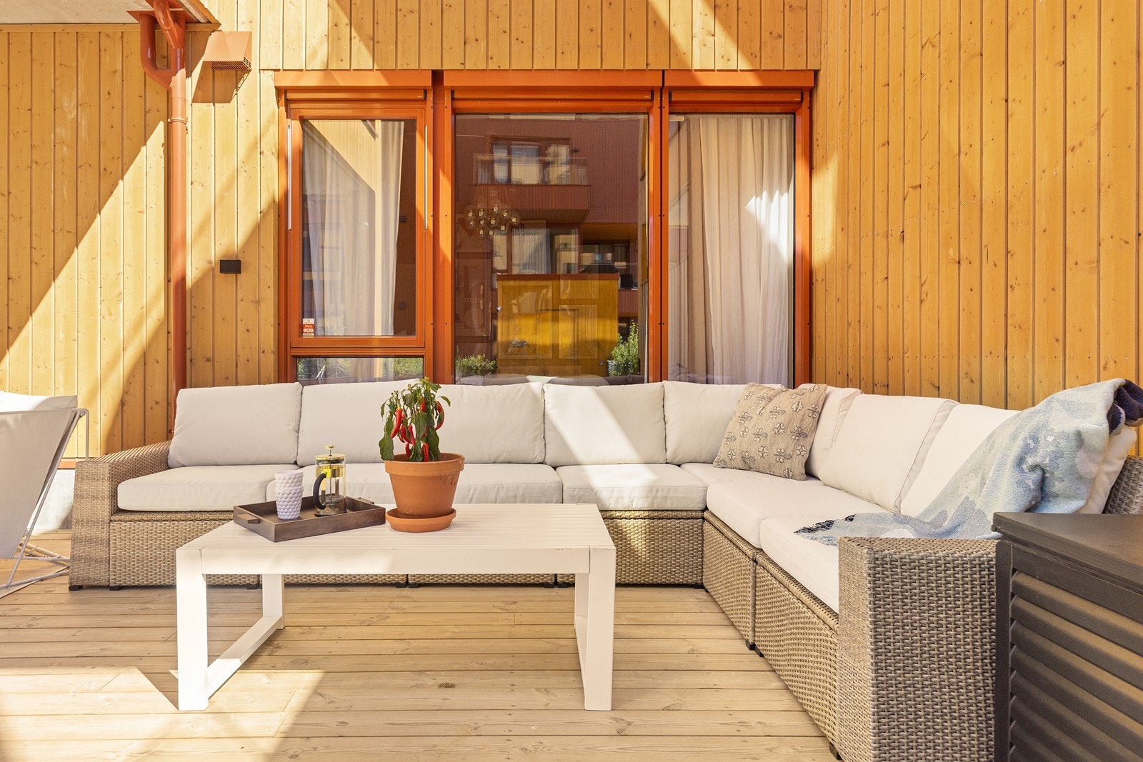 Her er det rikelig med plass for flere sittegrupper. Galleribilde