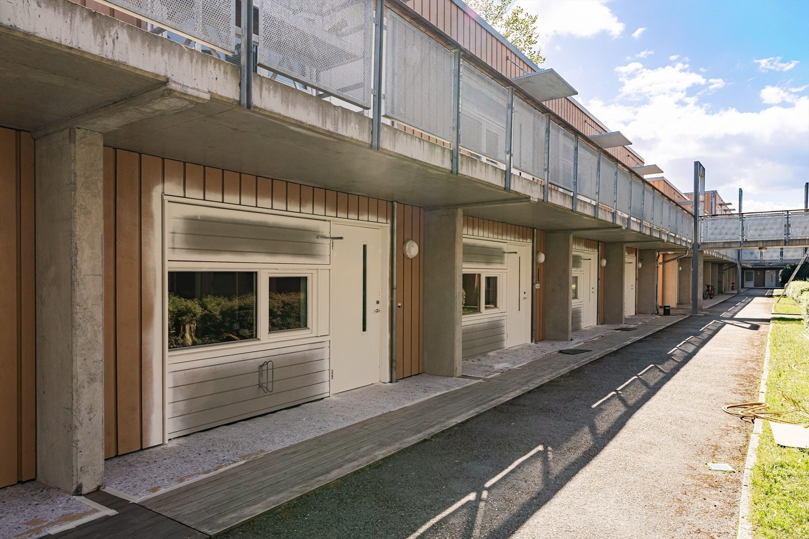 Leiligheten ligger i et sentralt og meget attraktivt boligområde på Lade i Trondheim kommune. Stedet har nærhet til alt du trenger i hverdagen - og mer til. Galleribilde
