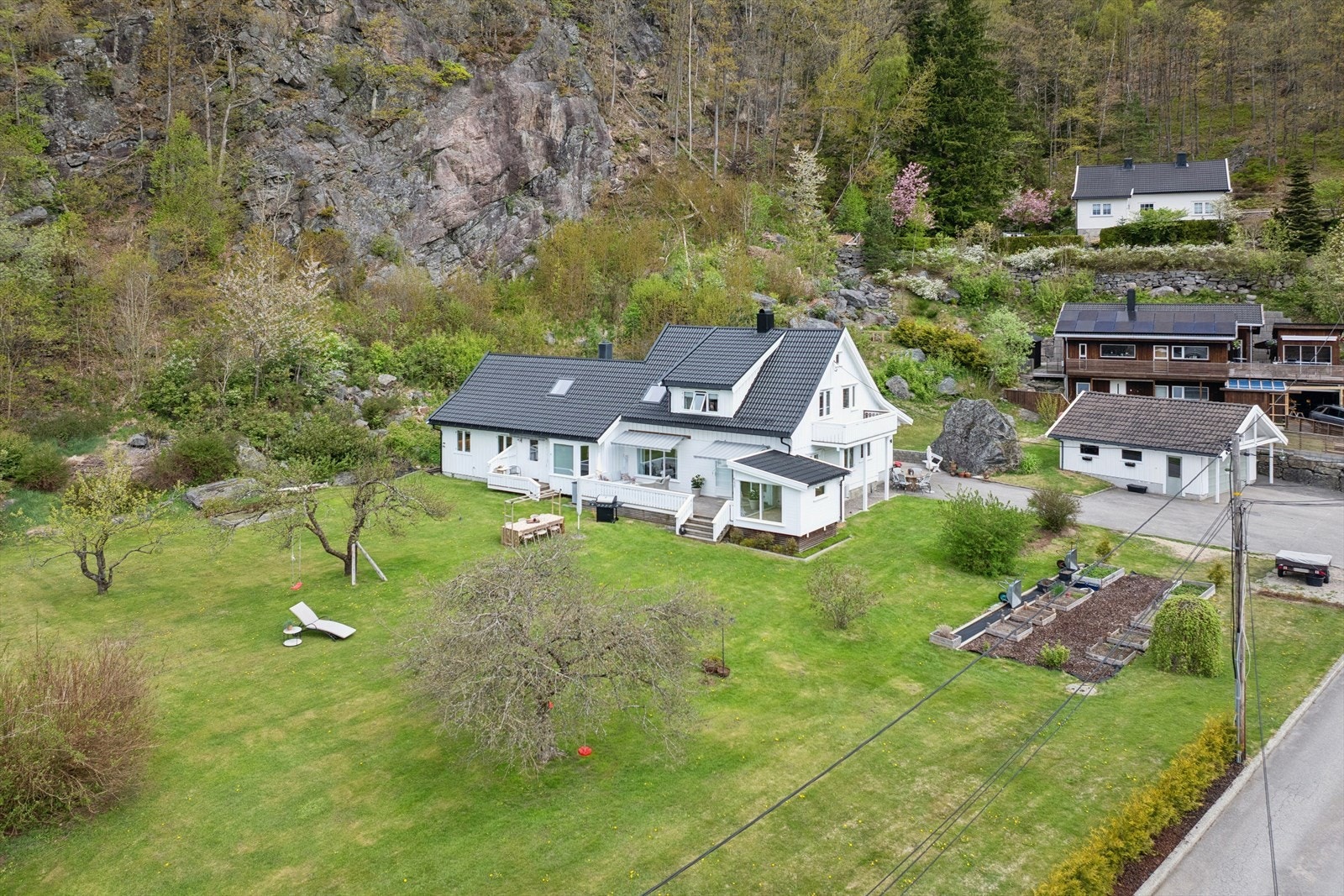 En meget romslig og innbydende generasjonsbolig med hoveddel og utleidel (generasjonsdel). Galleribilde