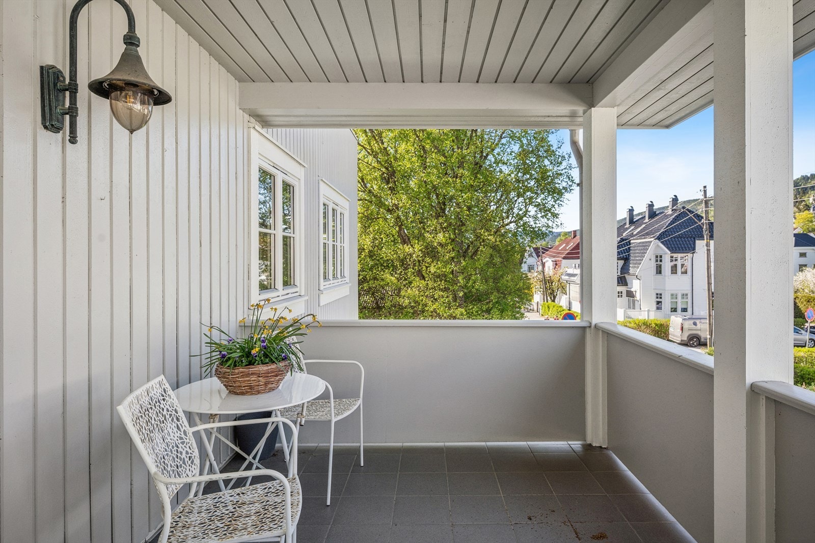 Overbygget inngangsparti til felles inngang. Galleribilde