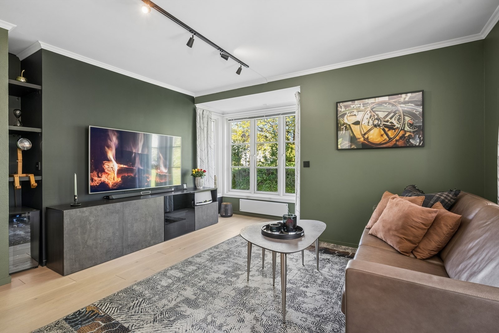 God plass til både sofagruppe og mediemøbler. Galleribilde