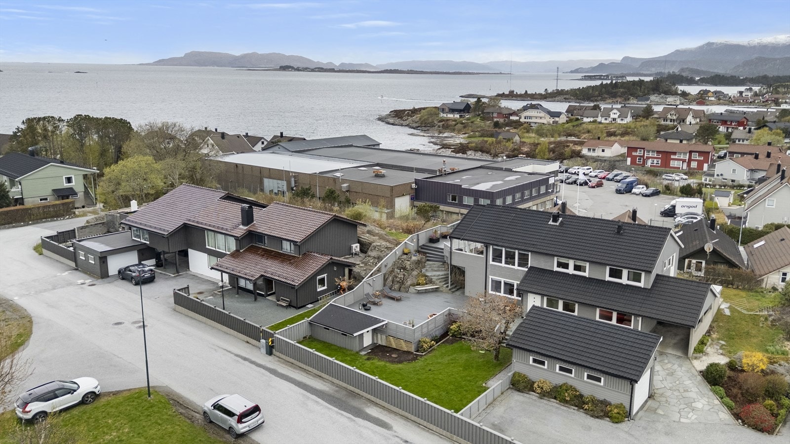 Eigedomen ligg på ei høgde - over dei andre husa i Havreneset Galleribilde