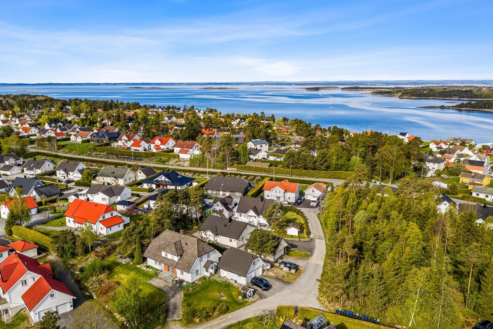 Eiendommen ligger i et rolig og barnevennlig boligområde i Saltnes. Galleribilde