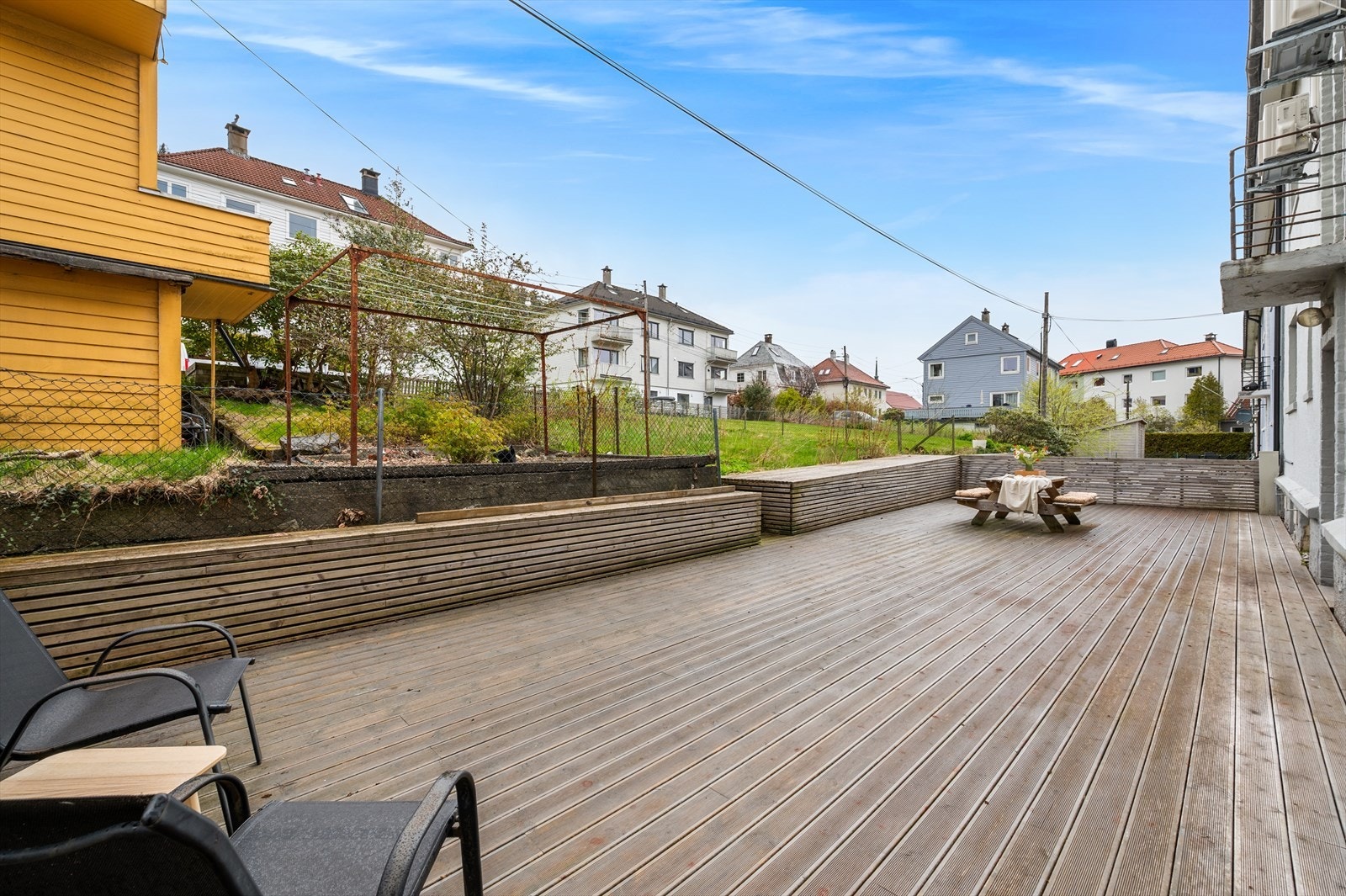Stor og felles terrasse på ca. 73 kvm. Gode solforhold. Galleribilde