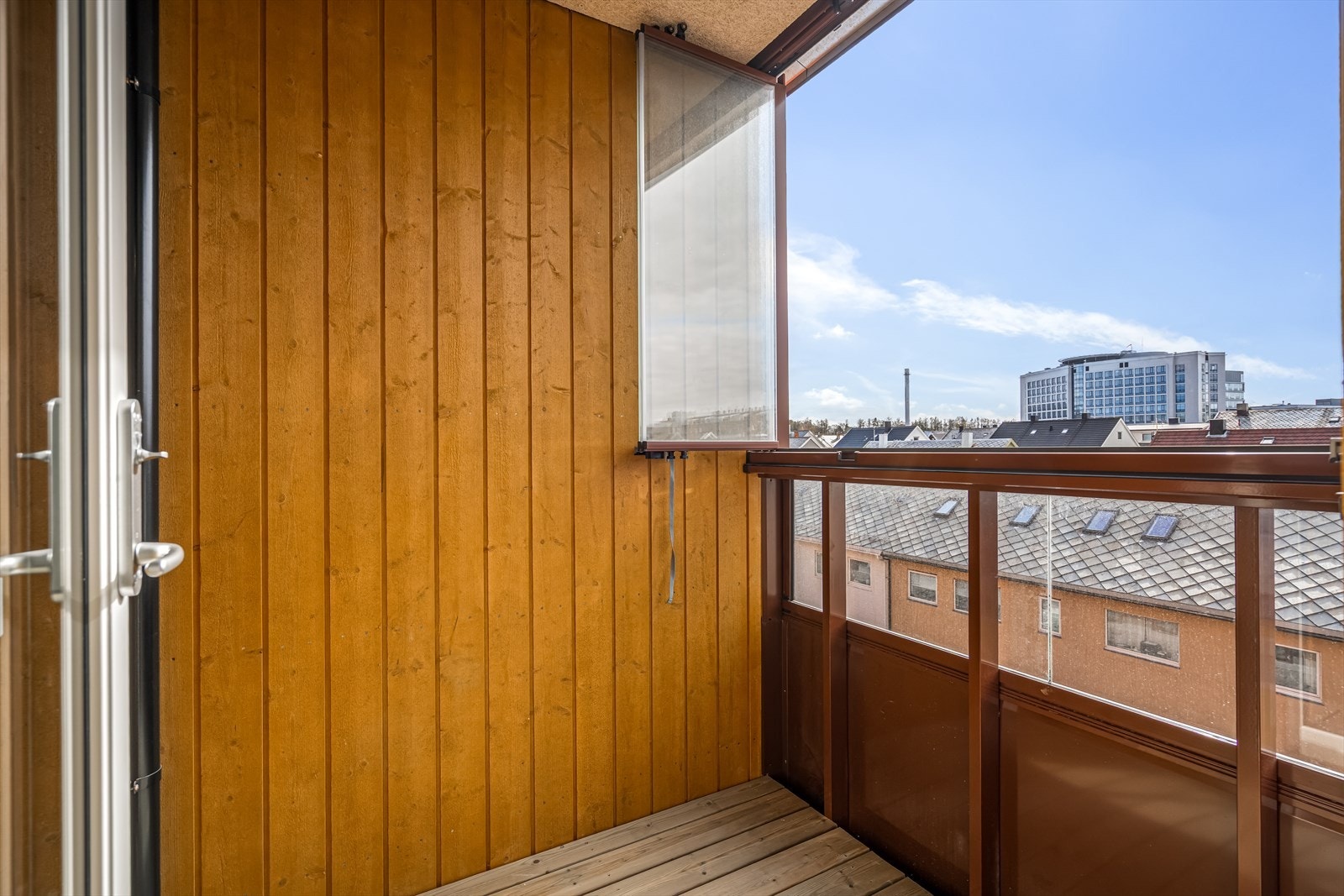 Innglasset balkong tilknyttet hovedsoverommet. Galleribilde