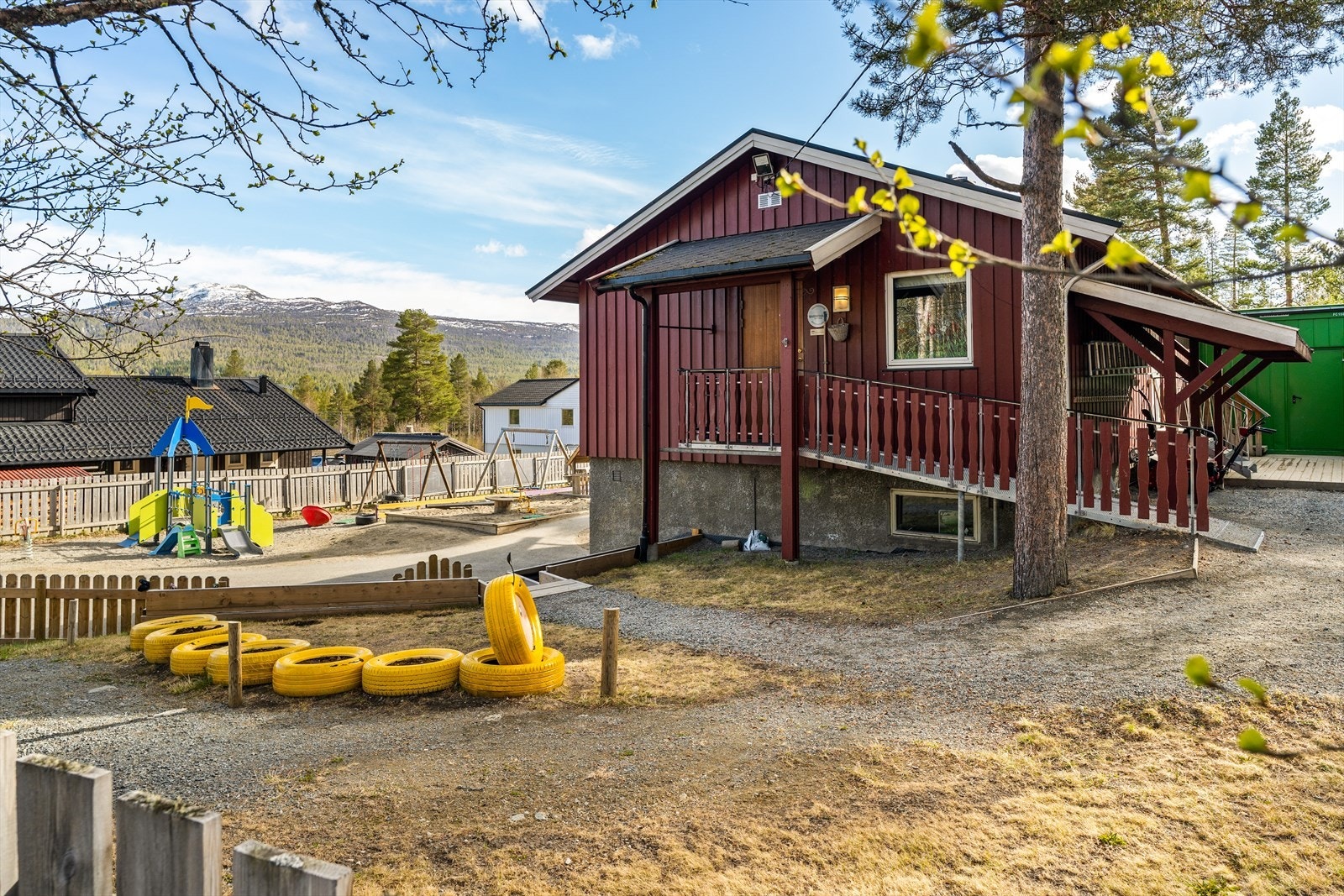 50 meter fra huset finner man Fagerhaug barnehage. Her har man flotte lekeplasser for barna. Galleribilde