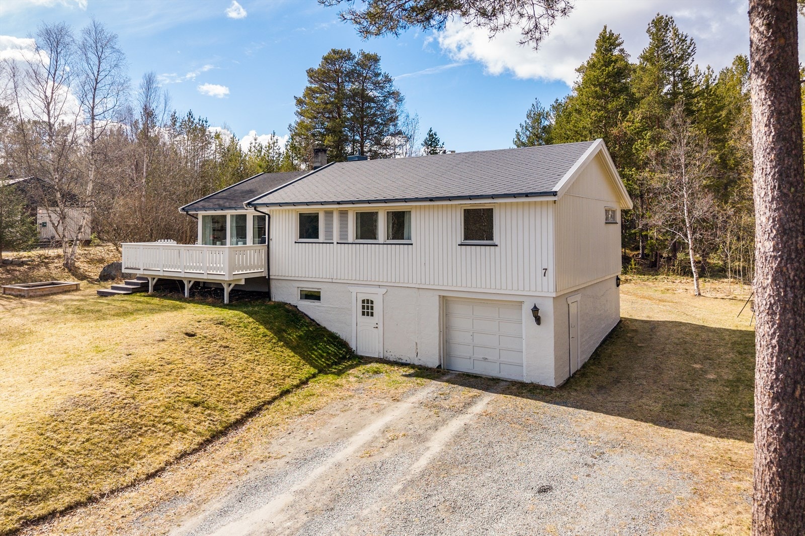 Det er godt med parkeringsmuligheter på tomt og i garasje. Galleribilde