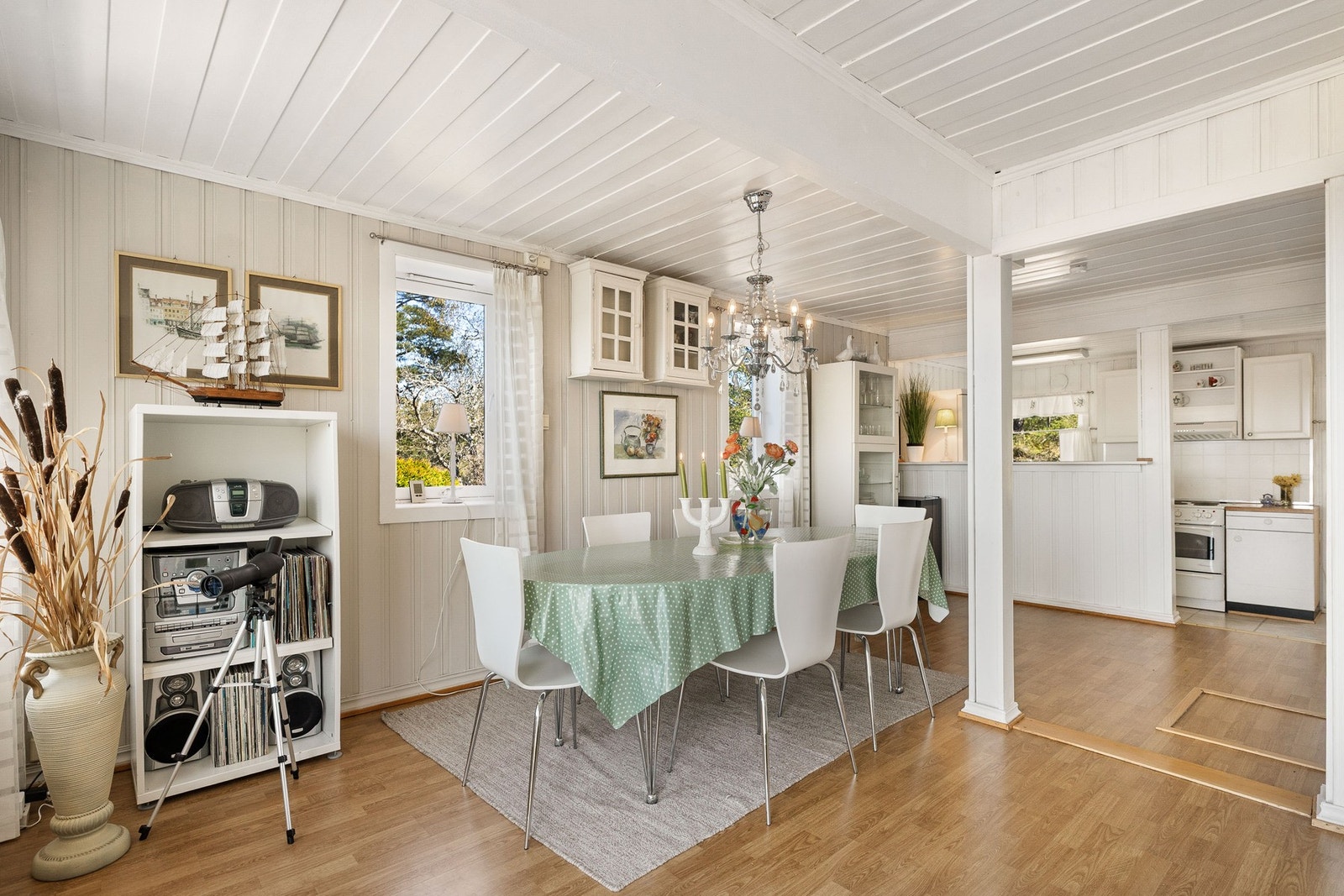 Her kan man invitere familie og venner til et hyggelig måltid. Galleribilde