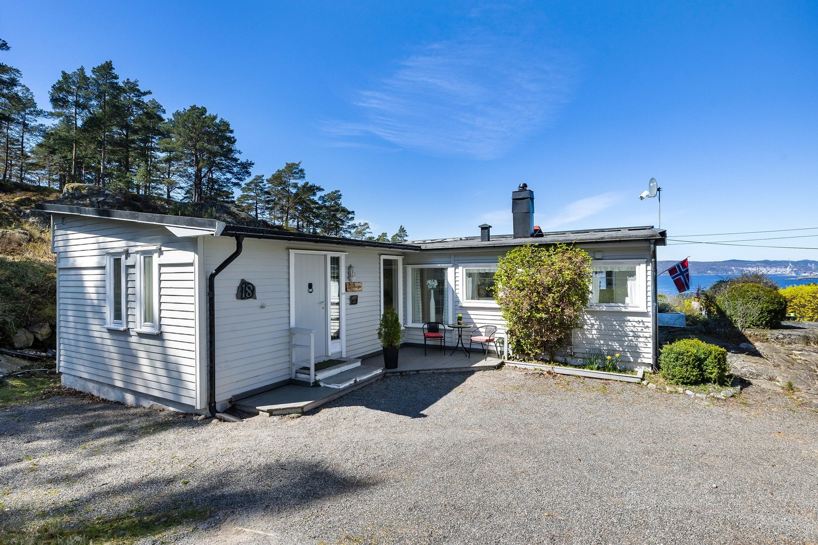 Hytta ligger i naturskjønne omgivelser. Usjenert og fritt! Galleribilde