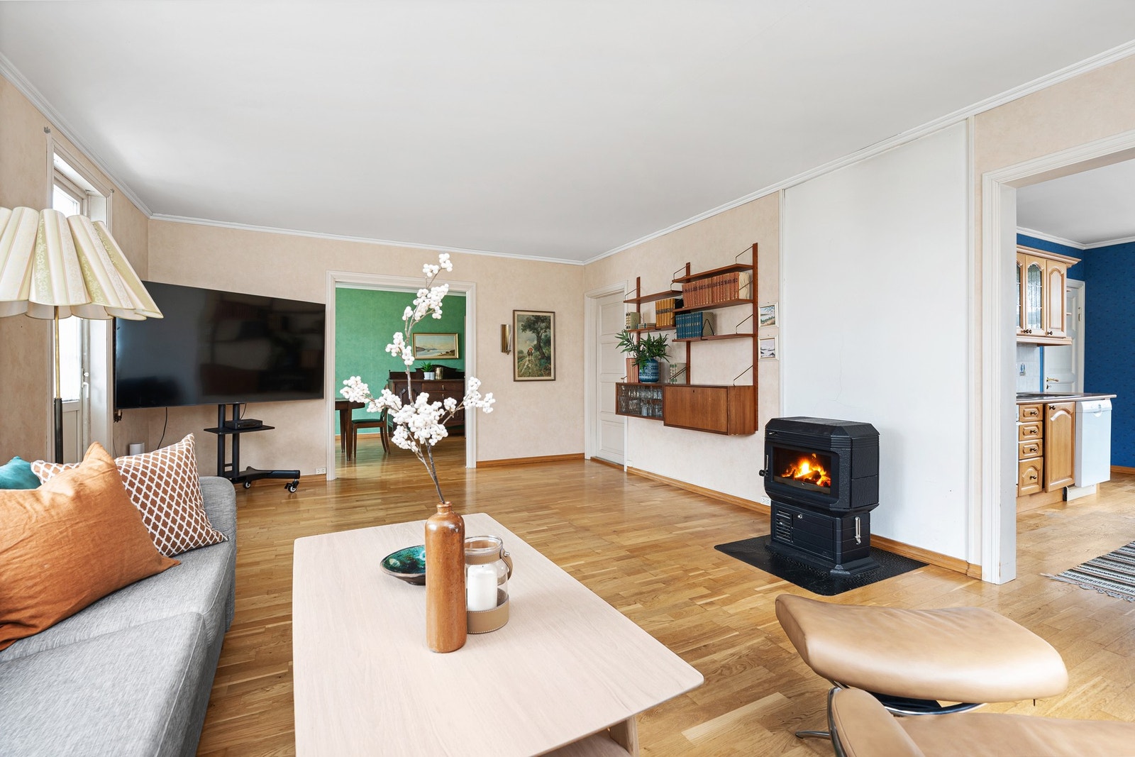 Fra stuen i 1.etg. med peisovn Galleribilde