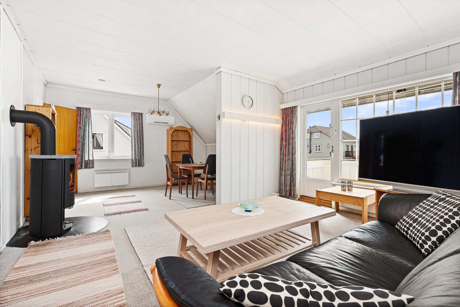 Fra stuen i 2.etg. med utgang veranda Galleribilde