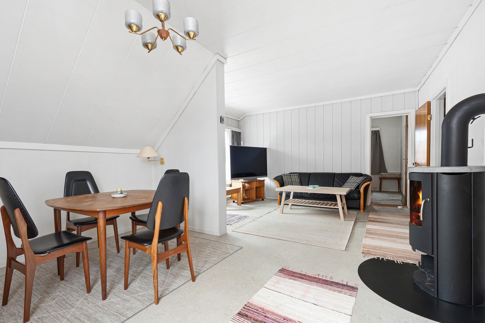 Fra stuen i 2.etg. med spiseplass Galleribilde