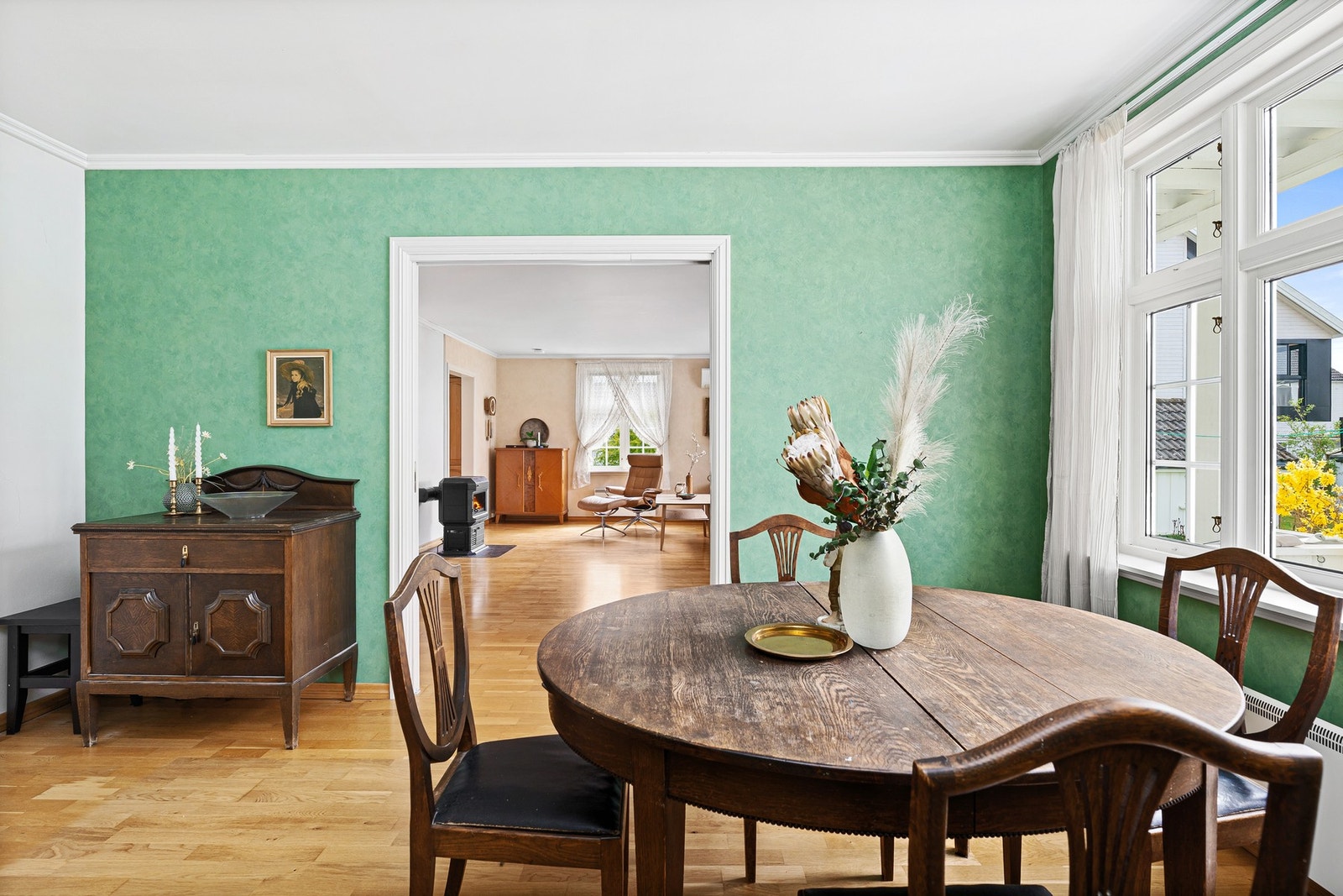 Fra spisestuen i 1.etg. Galleribilde