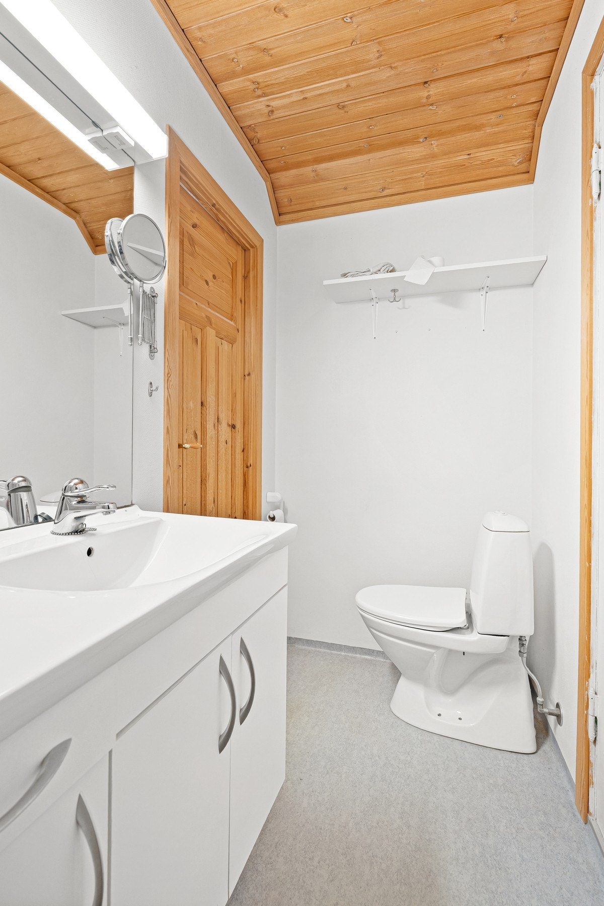 Fra dusjbad med wc i 2.etg. Galleribilde