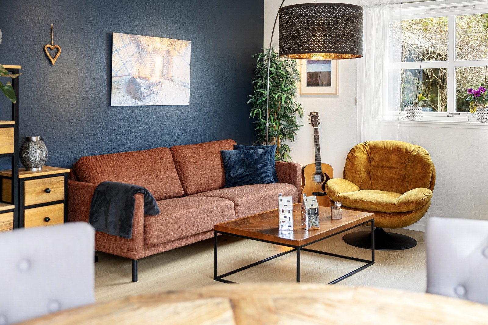 Gulv med varme belagt med laminat. Galleribilde