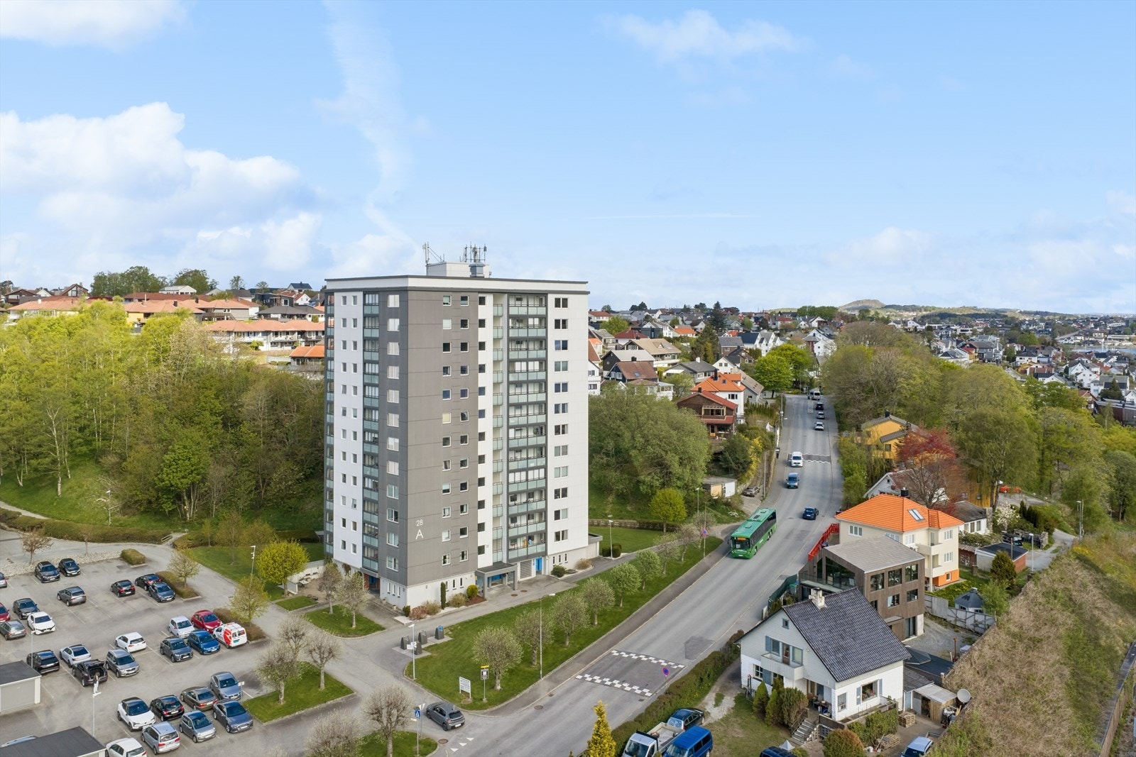 Roald Amundsens gate 28A ligger fint til i et attraktivt, sentralt og familievennlig område på Trones i Sandnes. Galleribilde