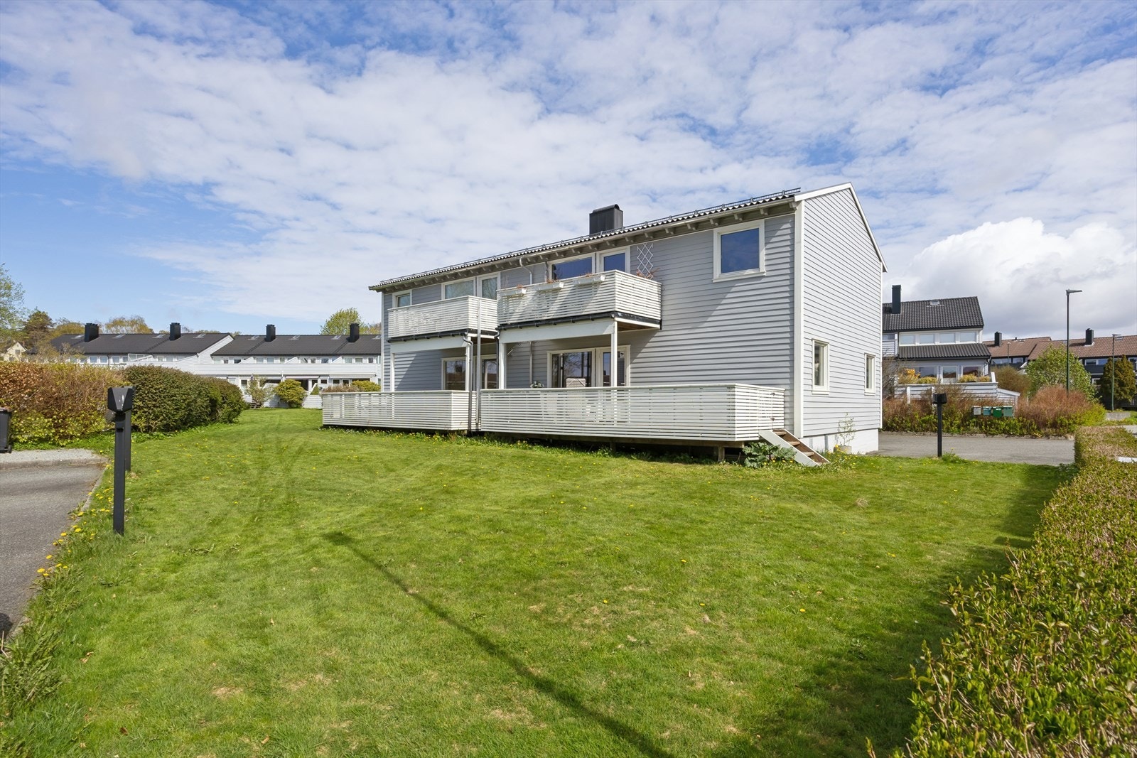 I tillegg har borettslaget flotte, felles grøntarealer som kan brukes etter egne ønsker. Galleribilde