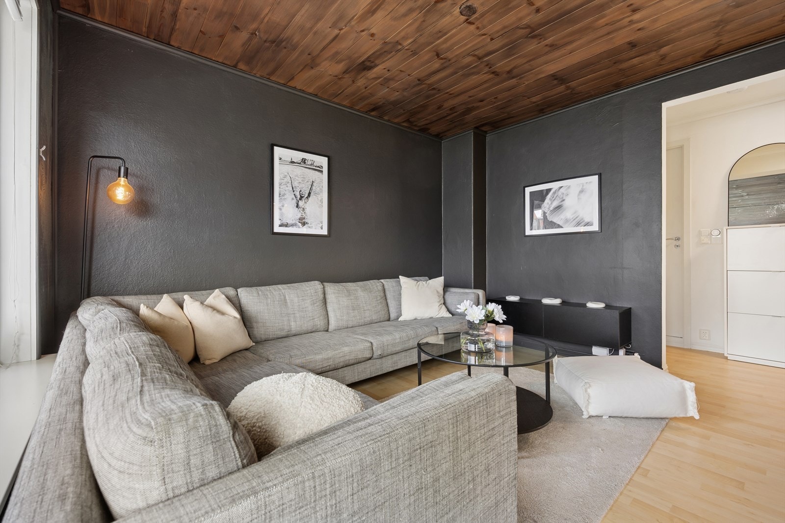 Her får du plass til stor sofa og tv-hjørne. Galleribilde