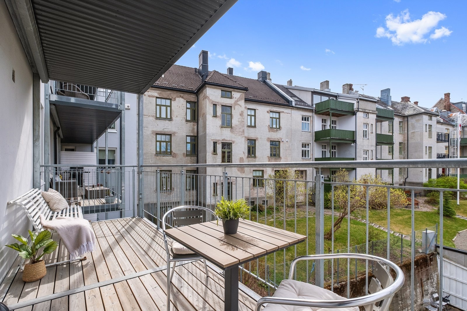 Balkongen er på 11m² og vendt mot sørvest. Her kan late sommerdager nytes i solen Galleribilde