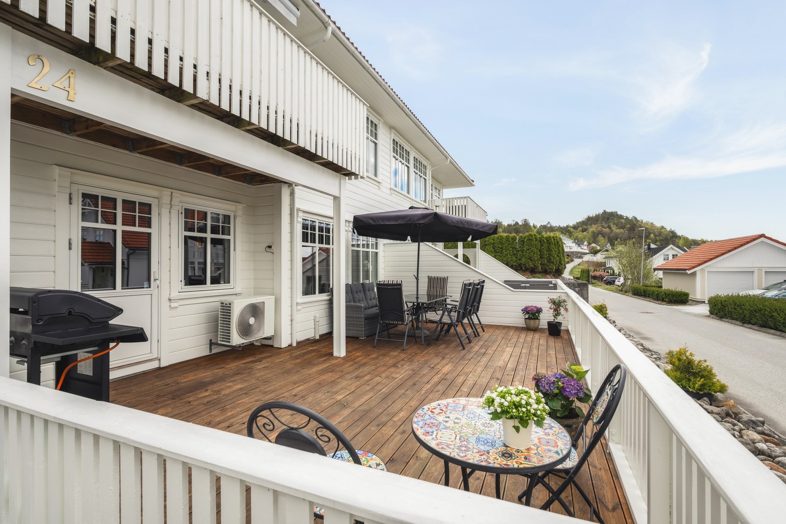 Fantastisk terrasse av god størrelse med topp solforhold Galleribilde
